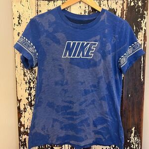 EUC customized women’s Nike dri-fit T-shirt size M.
